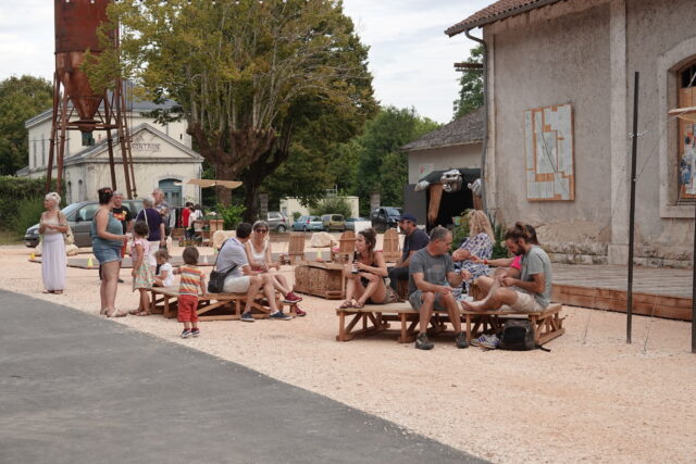Collectif La mitoyenne préfiguration estivale à la Loco Nontron 2024 ©Lamitoyenne Edlihtam Trebla